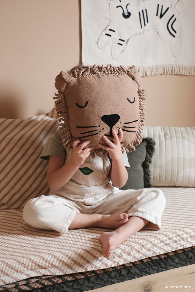 Coussin brodé Lion - Landscape